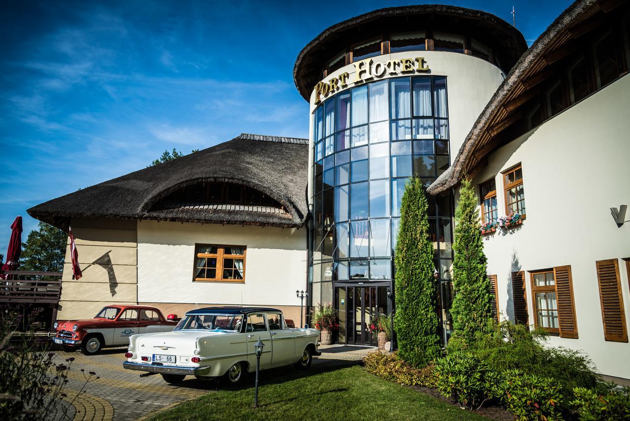 Port Hotel Ādaži Exteriér fotografie