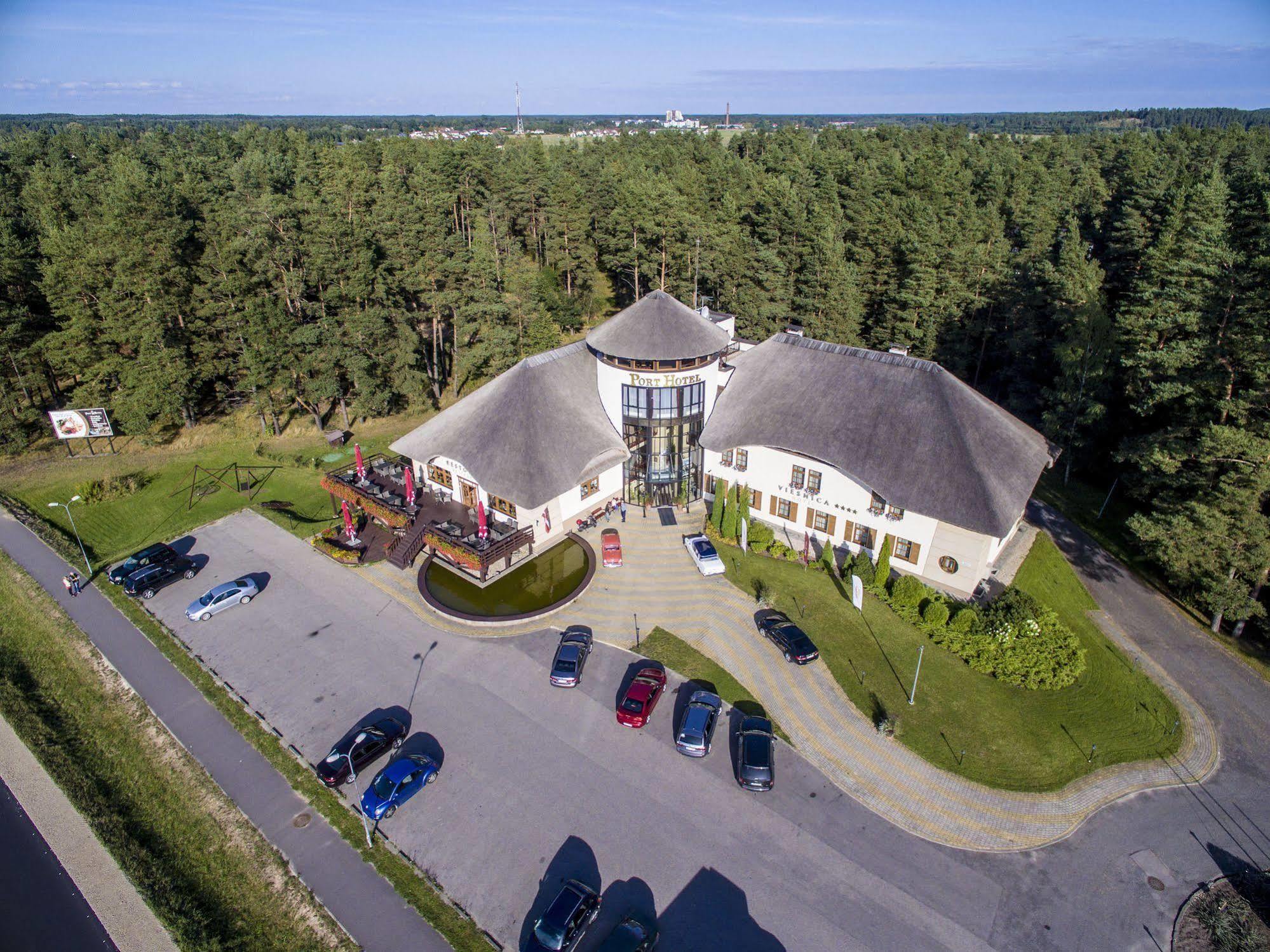 Port Hotel Ādaži Exteriér fotografie